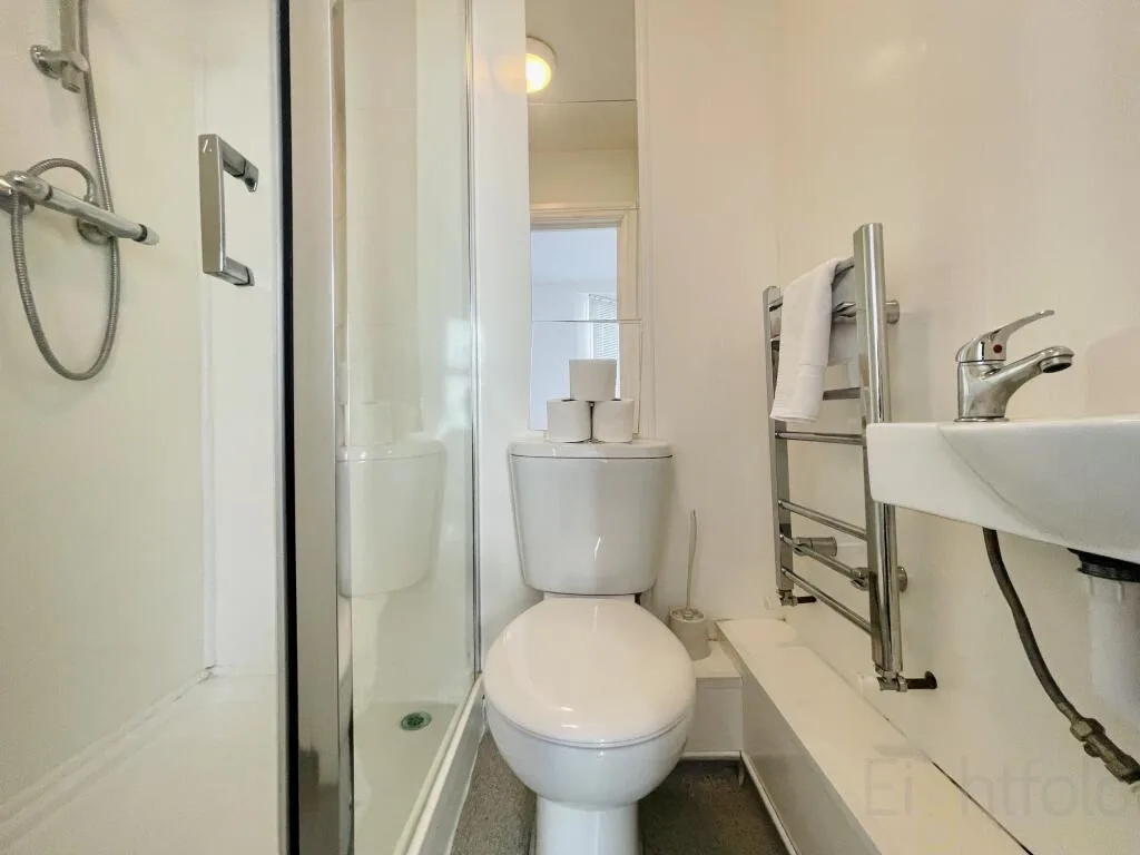 6 bedroom terraced house for rent