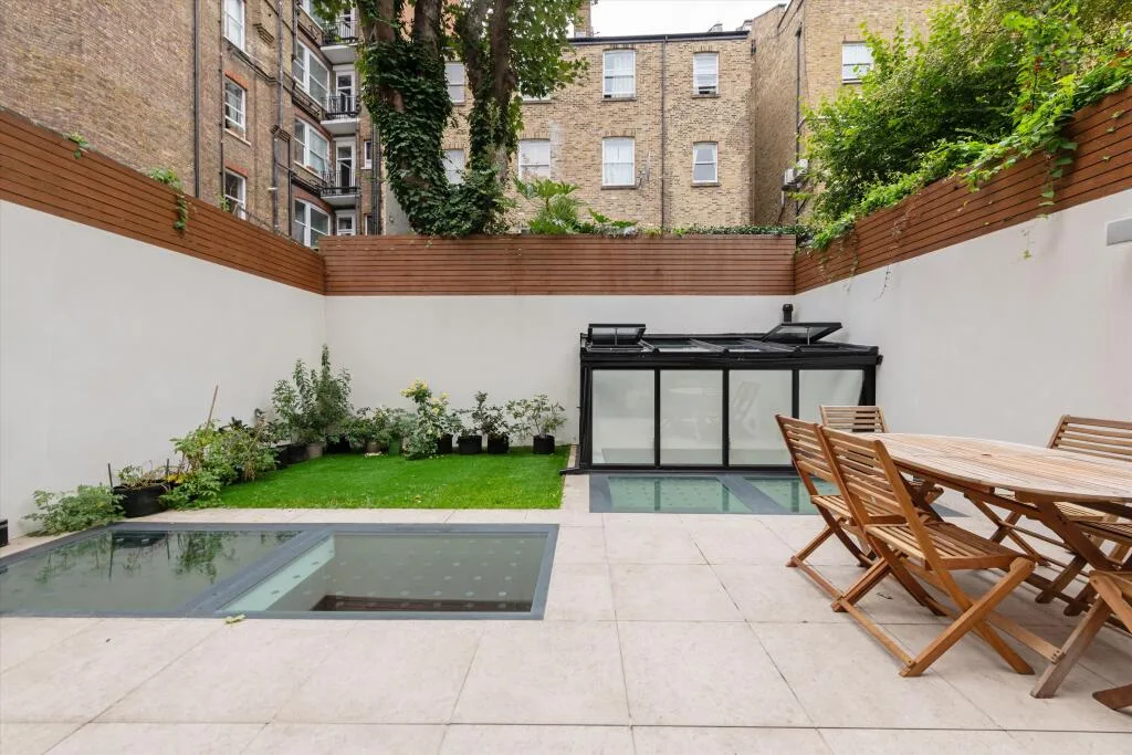 3 bedroom flat for rent
