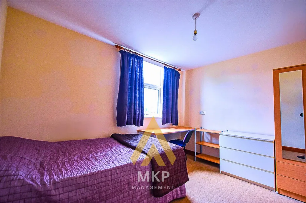 6 bedroom terraced house for rent