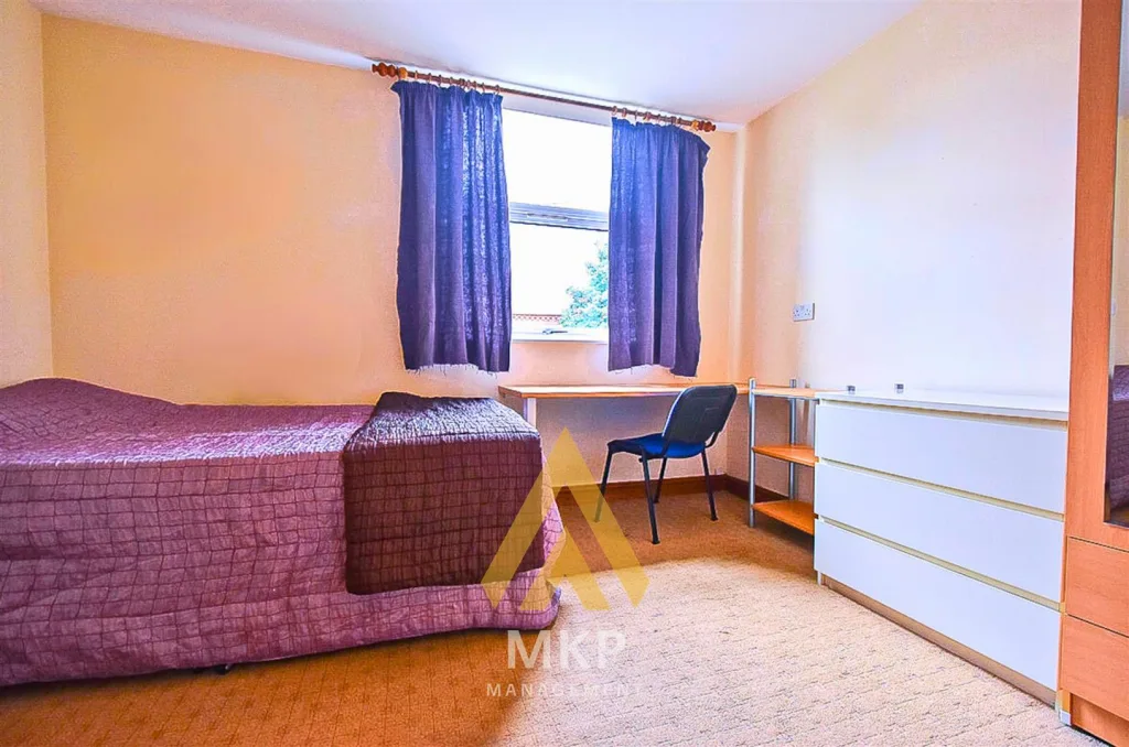 6 bedroom terraced house for rent