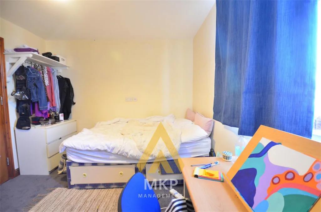 6 bedroom terraced house for rent