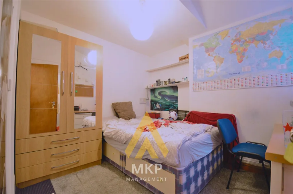 6 bedroom terraced house for rent