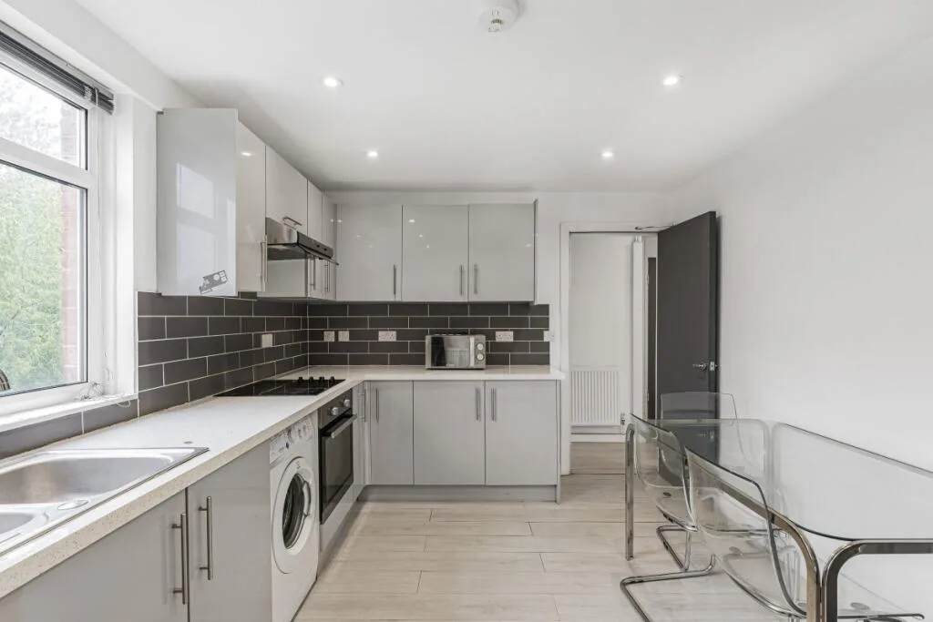 3 bedroom flat for rent