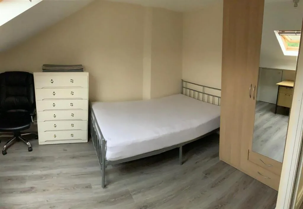 6 bedroom house for rent