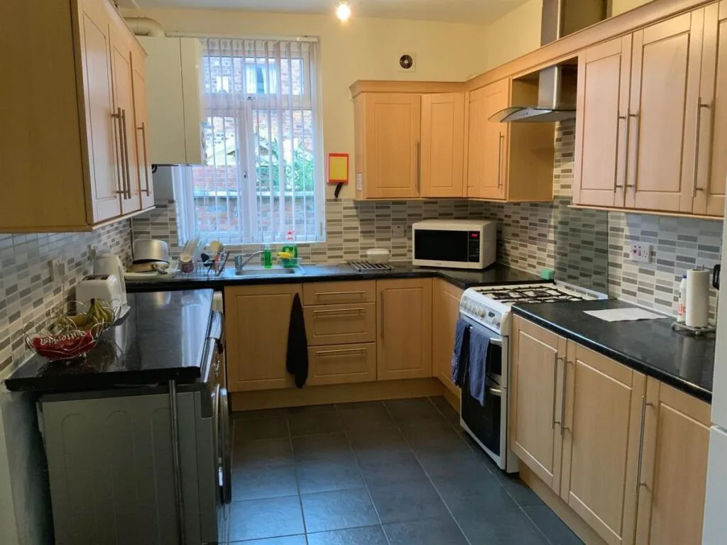 6 bedroom house for rent