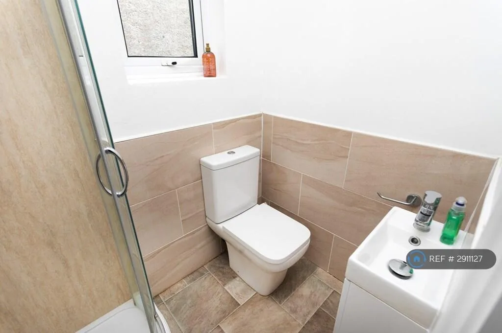 1 bedroom house share for rent