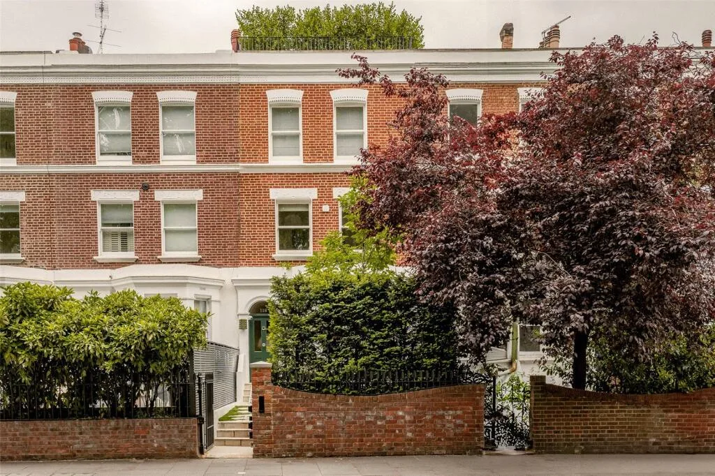 5 bedroom terraced house for rent