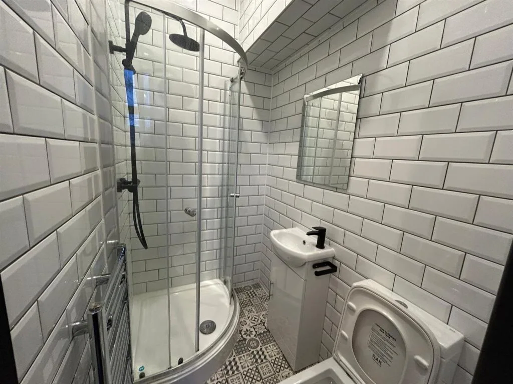 1 bedroom house share for rent
