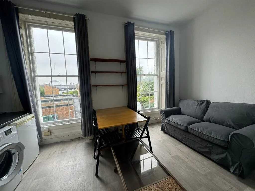 1 bedroom house share for rent