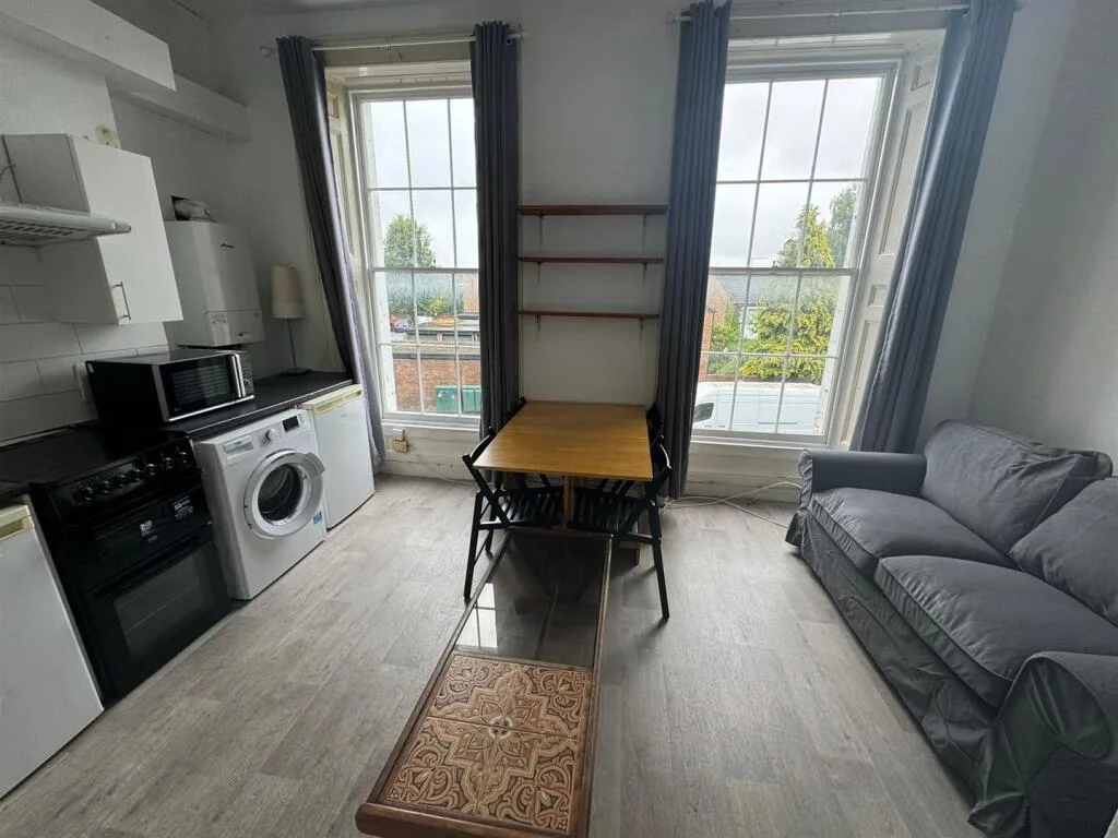 1 bedroom house share for rent