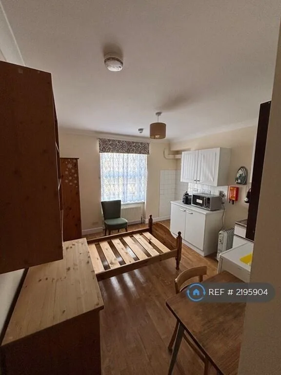 1 bedroom house share for rent