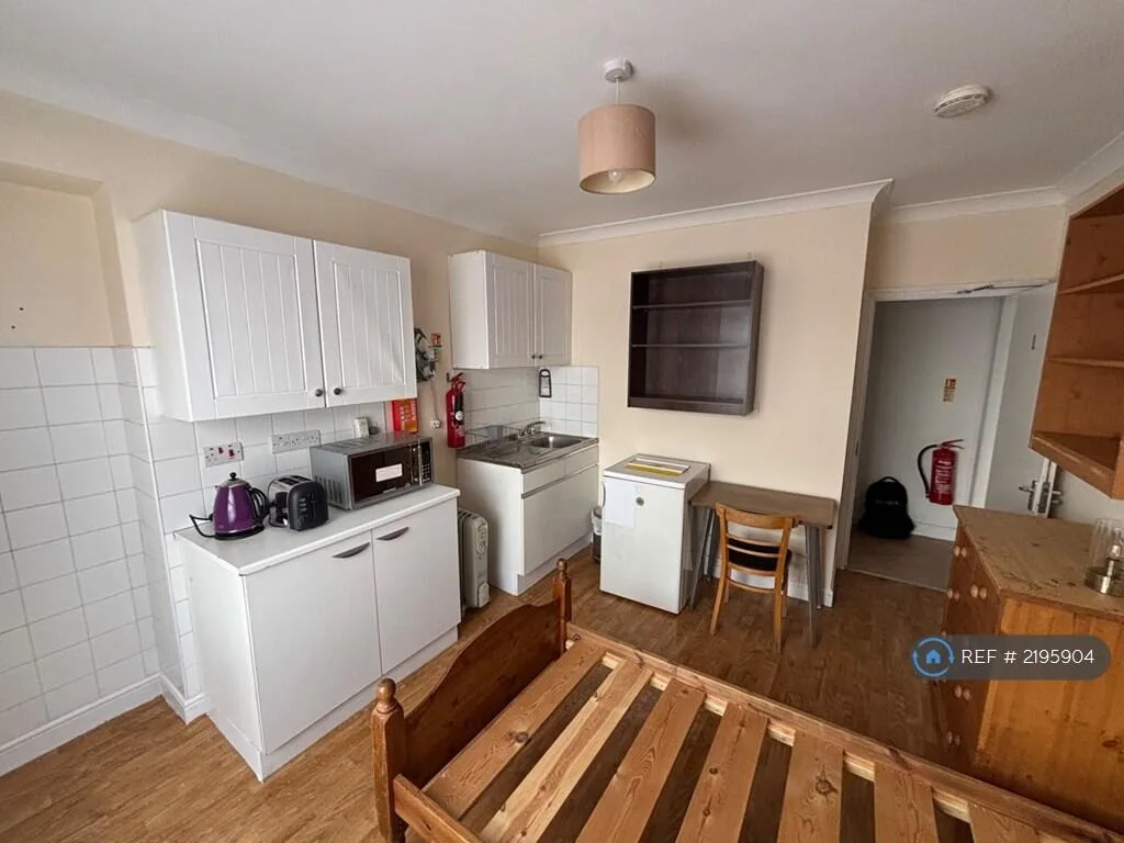 1 bedroom house share for rent