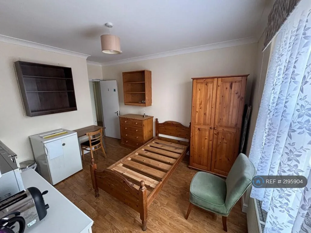 1 bedroom house share for rent