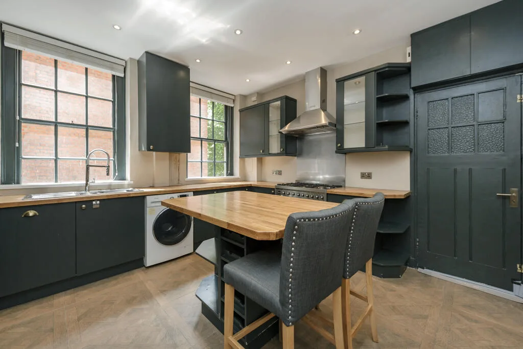 4 bedroom flat for rent