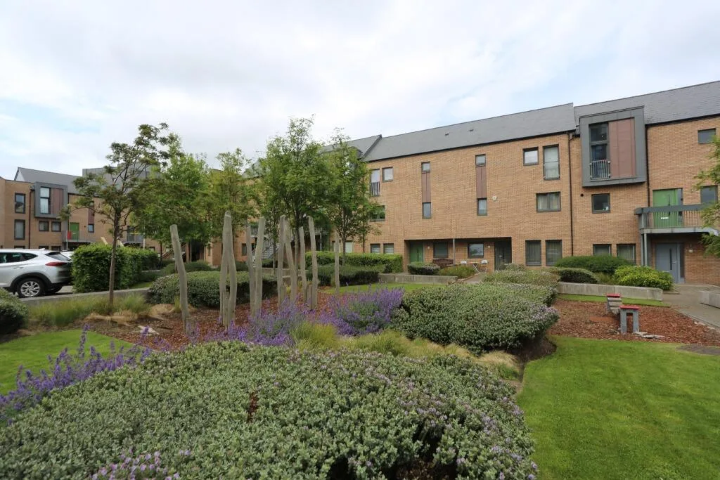 2 bedroom maisonette for rent