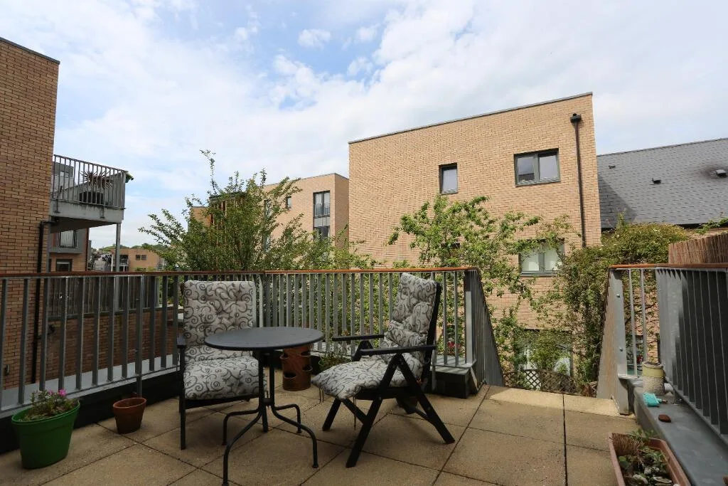 2 bedroom maisonette for rent