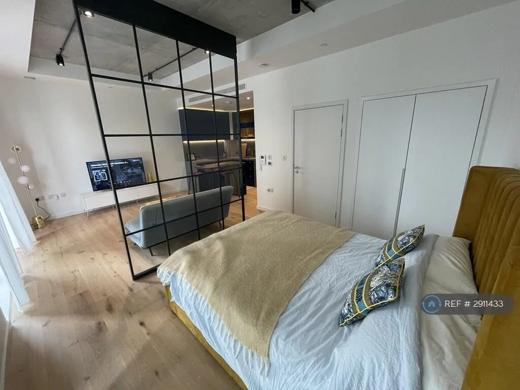 Studio flat for rent