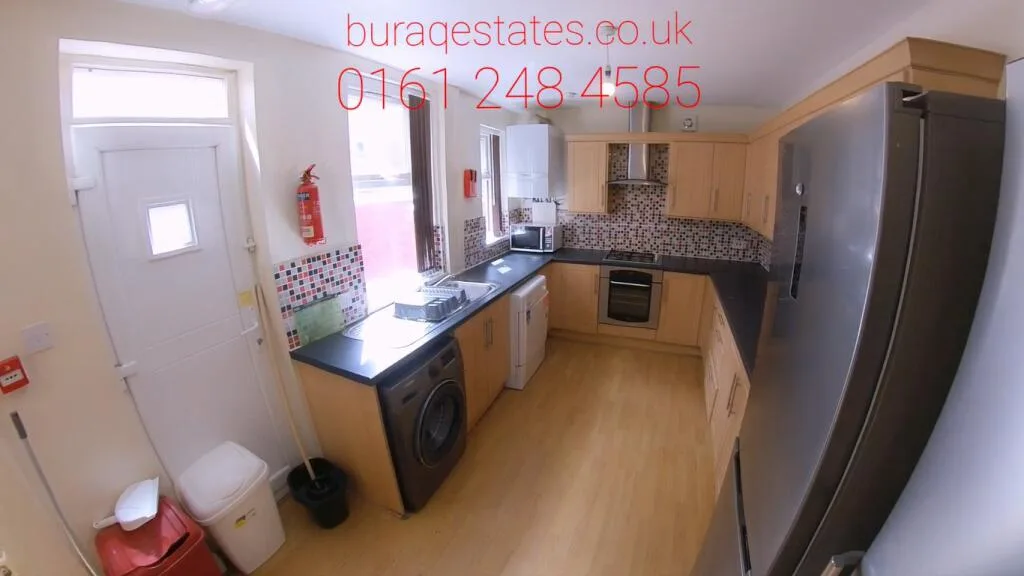 6 bedroom terraced house for rent