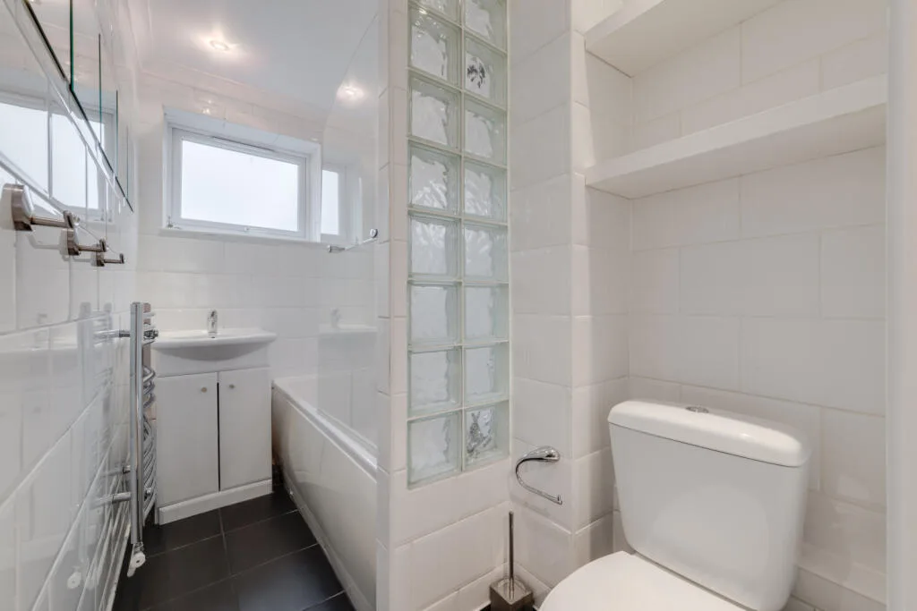 4 bedroom end of terrace house for rent