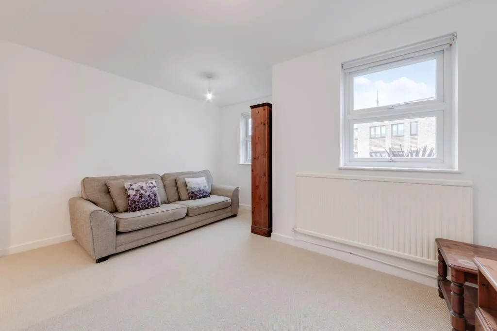 4 bedroom end of terrace house for rent