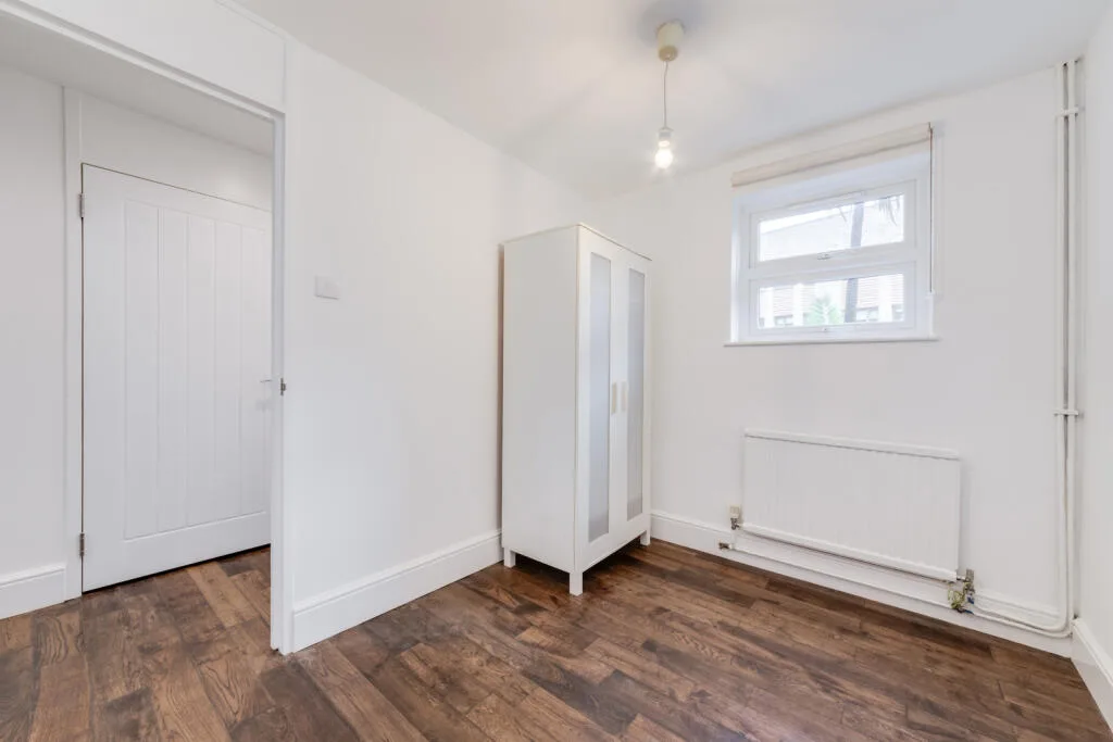 4 bedroom end of terrace house for rent