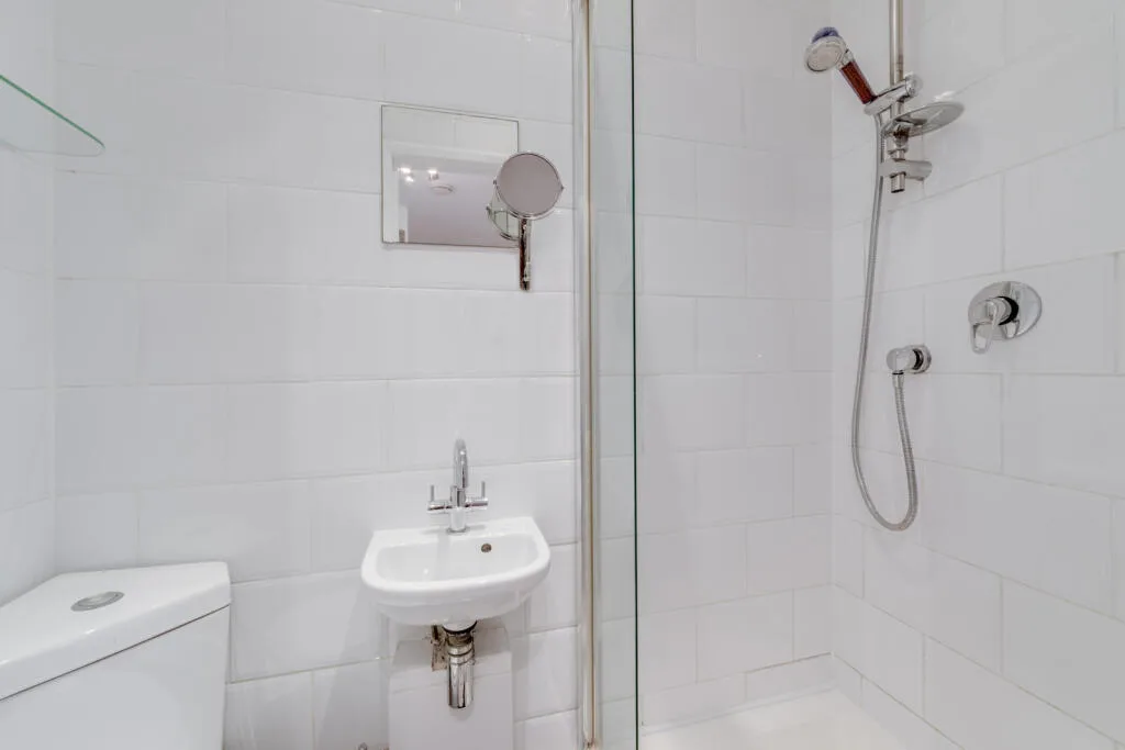 4 bedroom end of terrace house for rent