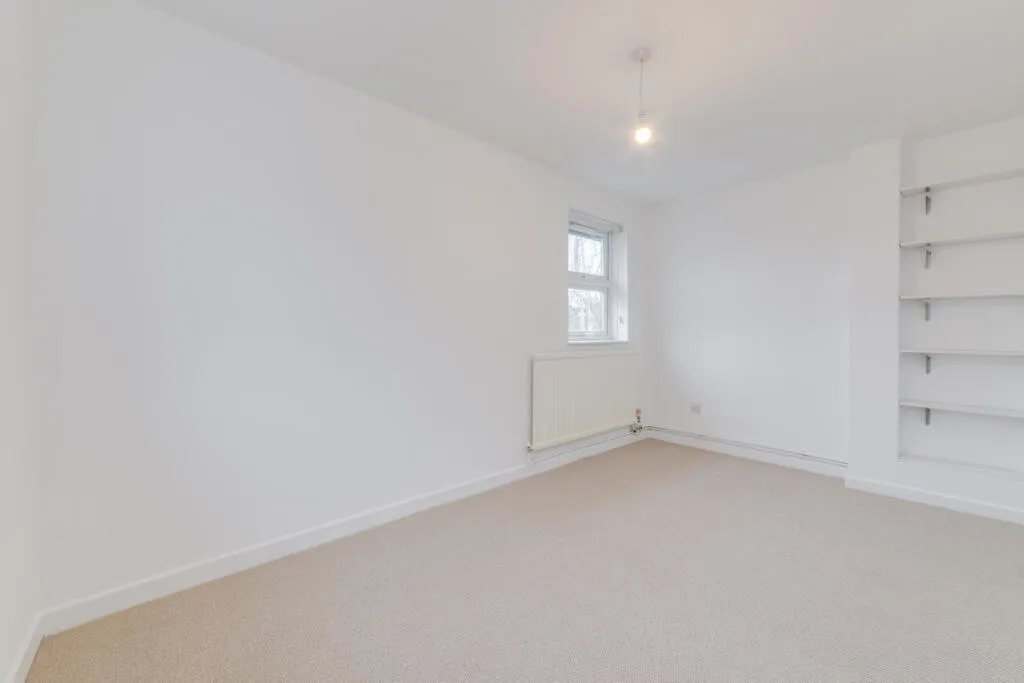 4 bedroom end of terrace house for rent