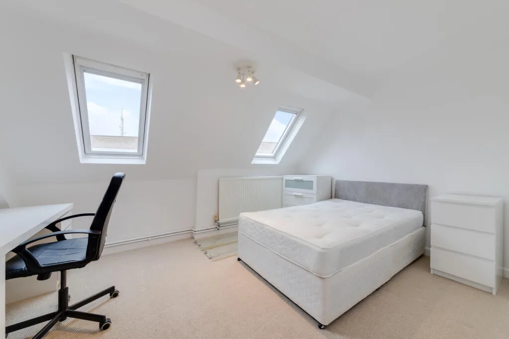 4 bedroom end of terrace house for rent