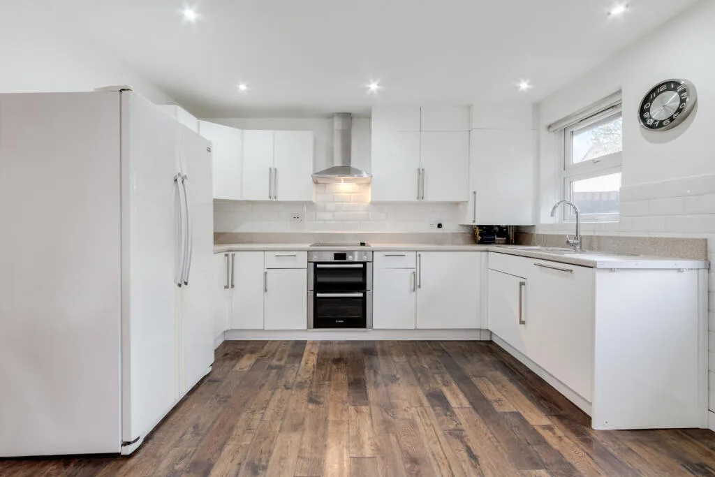 4 bedroom end of terrace house for rent