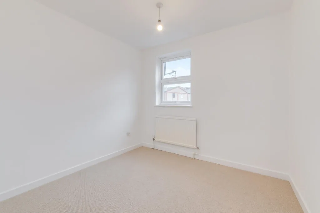 4 bedroom end of terrace house for rent