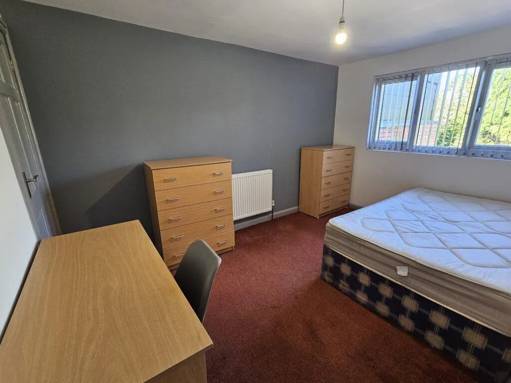 6 bedroom terraced house for rent