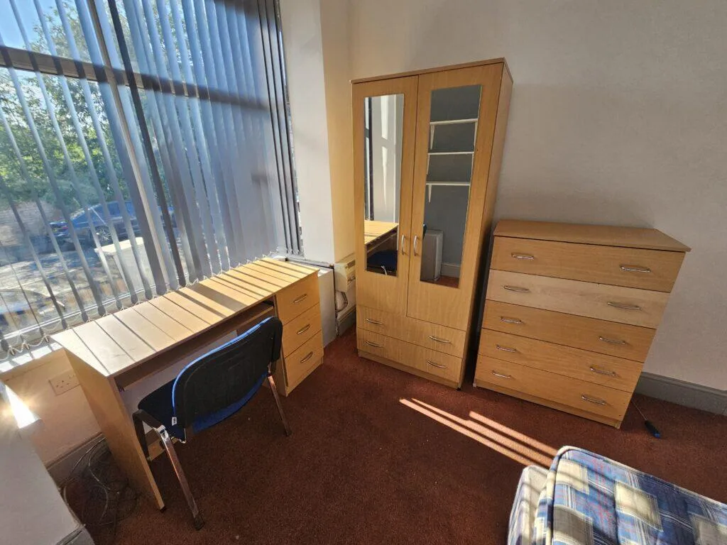 6 bedroom terraced house for rent