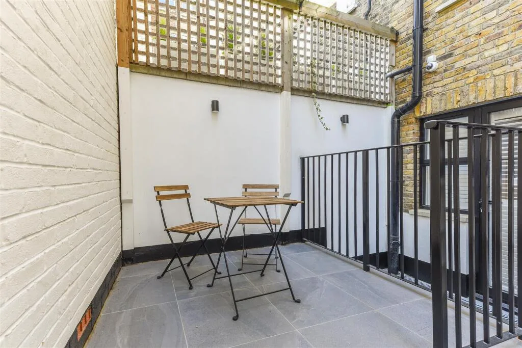 Studio flat for rent