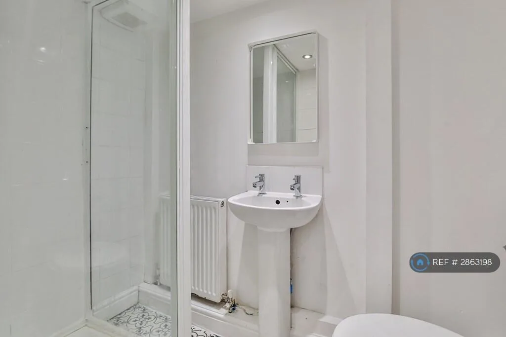 5 bedroom terraced house for rent