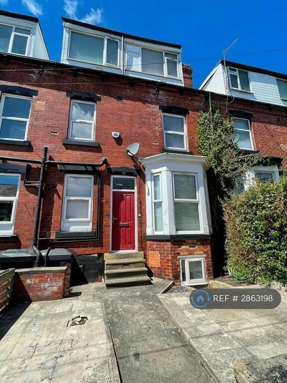 5 bedroom terraced house for rent