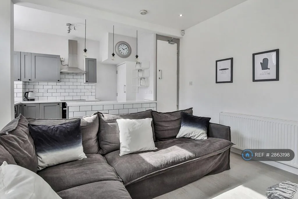 5 bedroom terraced house for rent