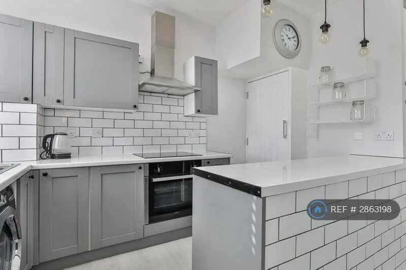 5 bedroom terraced house for rent