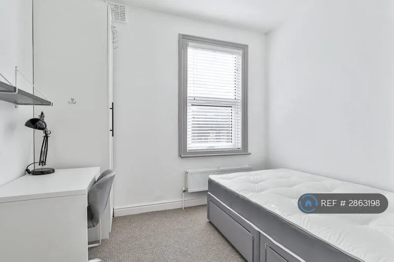 5 bedroom terraced house for rent