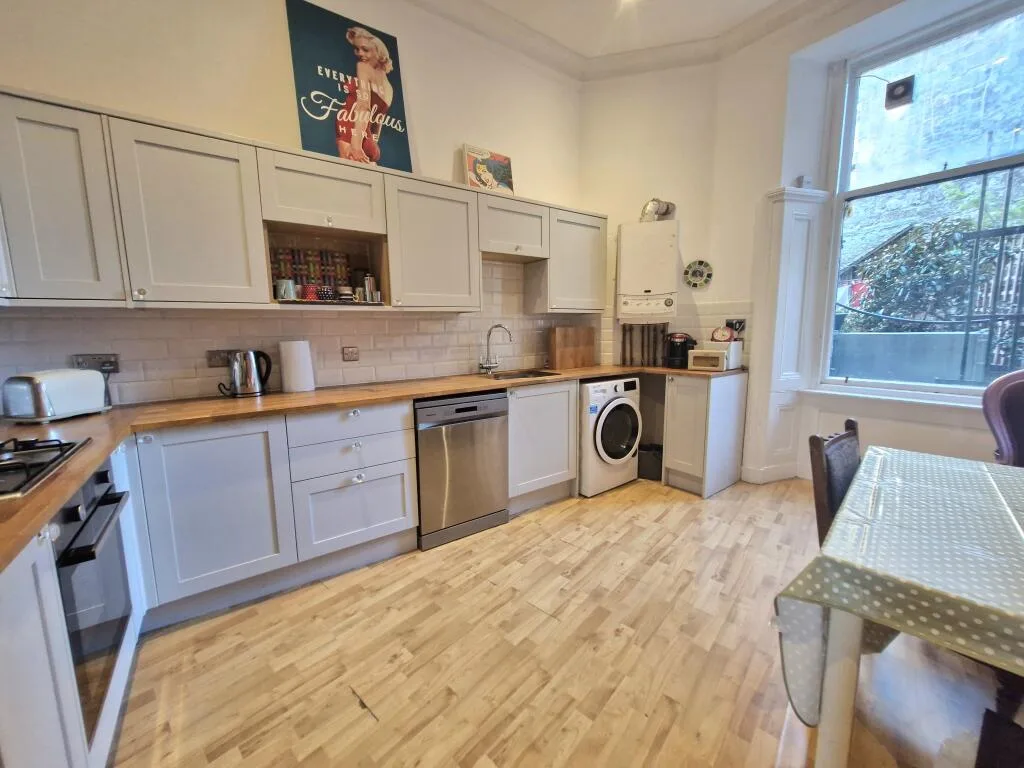3 bedroom flat for rent