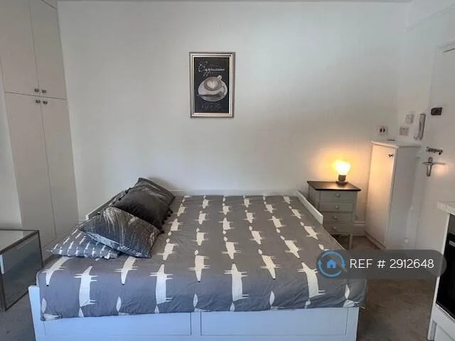 Studio flat for rent