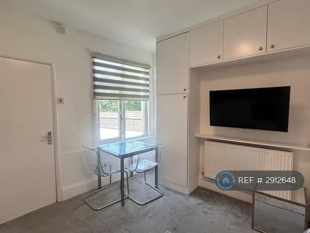 Studio flat for rent