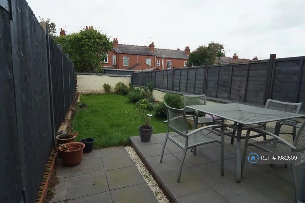 2 bedroom end of terrace house for rent