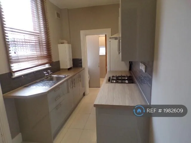 2 bedroom end of terrace house for rent
