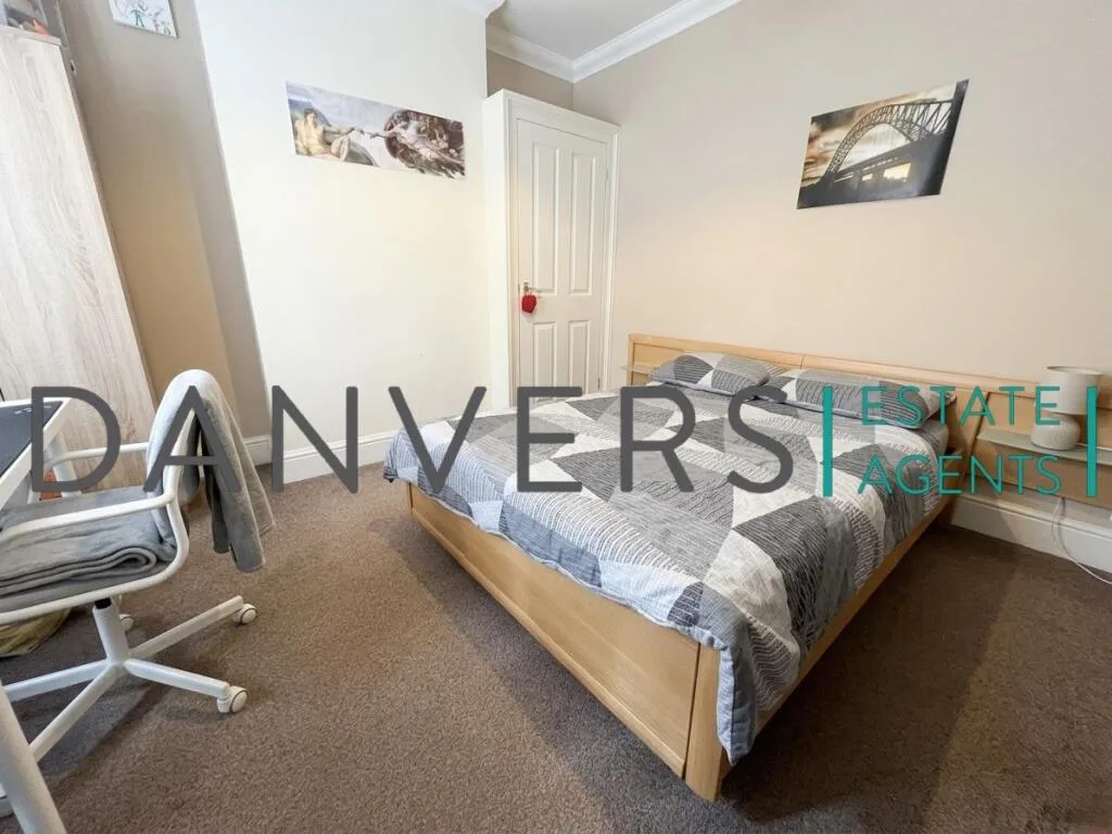 4 bedroom end of terrace house for rent