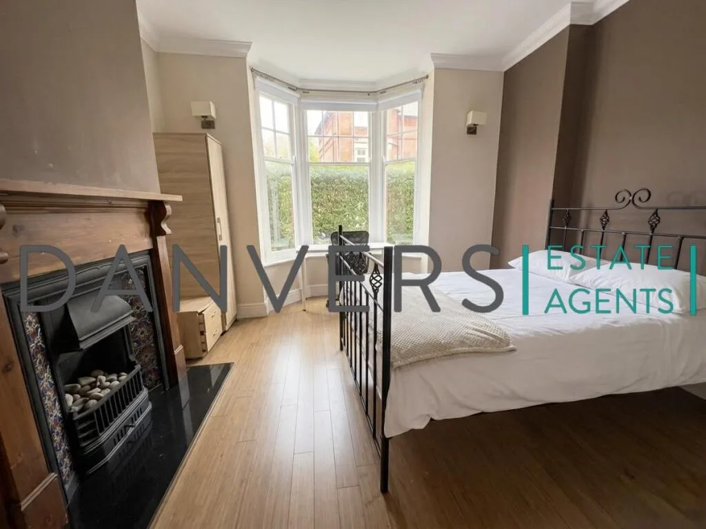 4 bedroom end of terrace house for rent