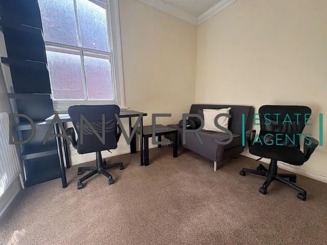 4 bedroom end of terrace house for rent
