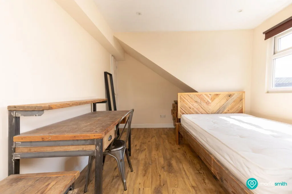 6 bedroom end of terrace house for rent