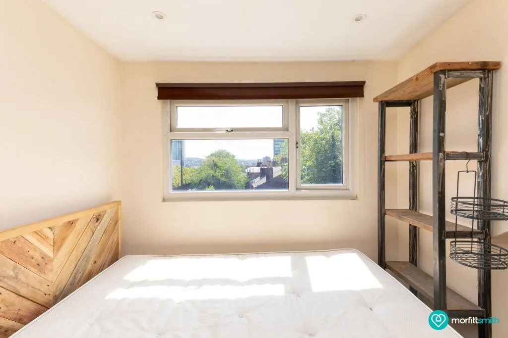 6 bedroom end of terrace house for rent