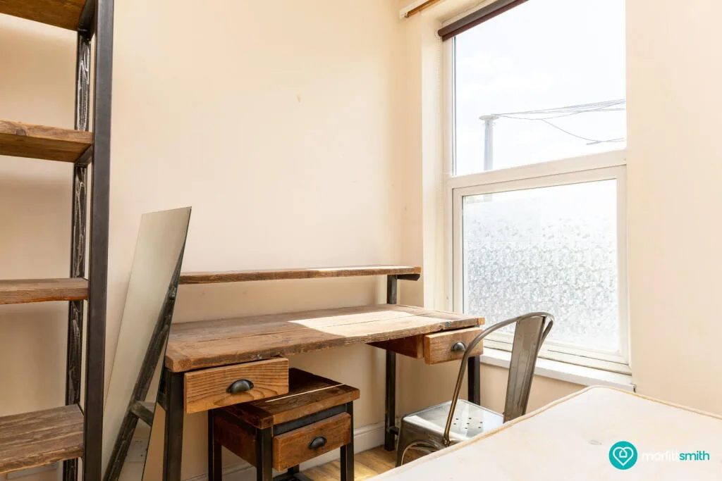 6 bedroom end of terrace house for rent