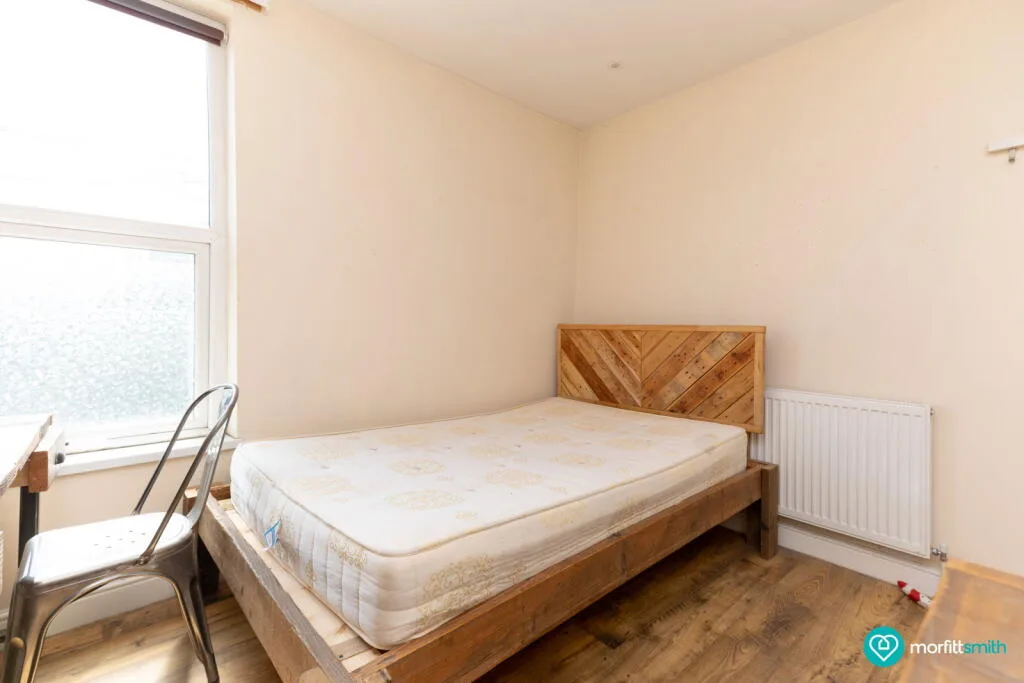 6 bedroom end of terrace house for rent